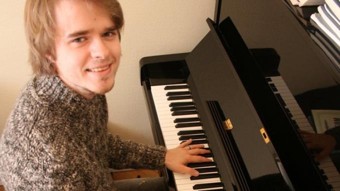 http://img.bergedorfer-zeitung.de/img/Image_Root/crop112480645/9912608608-w820-cv16_9-q85/pianist-BGZ-Sonstiges-nettelnburg.jpg