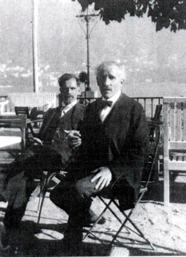 http://www.momus.hu/images/glry_images/0007/kodaly_toscanini_budapest_1930.jpg