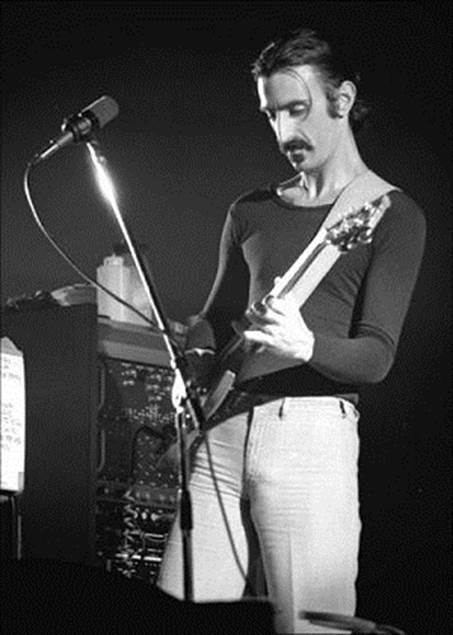 https://upload.wikimedia.org/wikipedia/commons/c/c4/Zappa_16011977_01_300.jpg