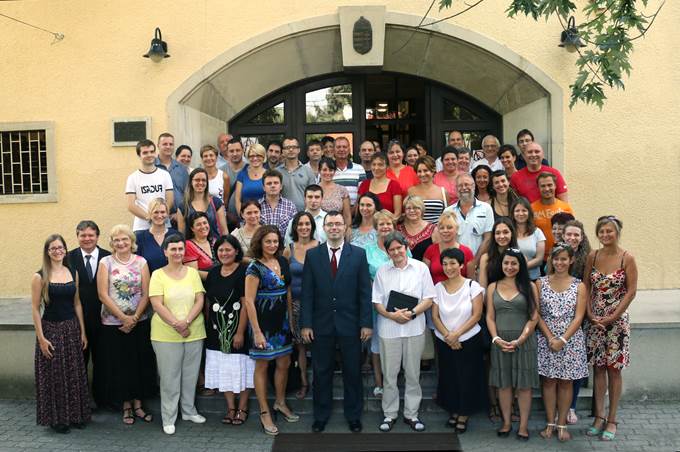 http://www.razeneiskola.hu/kepek/tanarok/csoportkep.jpg?PHPSESSID=fsebfbmmvh