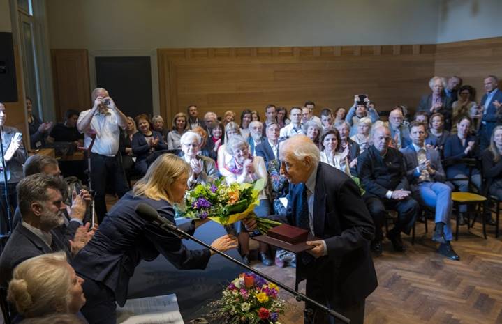 http://artnews.hu/wp-content/uploads/2019/03/20190325_Bart%C3%B3k_P%C3%A1sztory_d%C3%ADj%C3%A1tad%C3%B3_Fazekas_Istv%C3%A1n-28-e1553576828107.jpg
